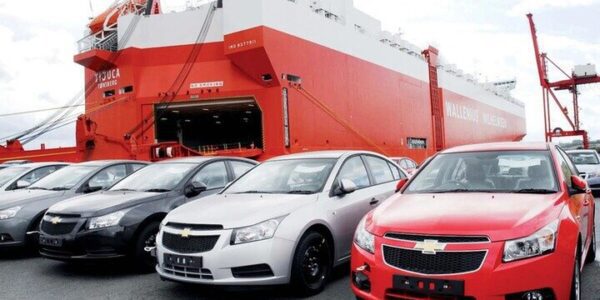 بودجه ۱۴۰۴ یا مصوبه دولت؟ جنگ تعرفه‌ای بر سر واردات خودرو ادامه دارد