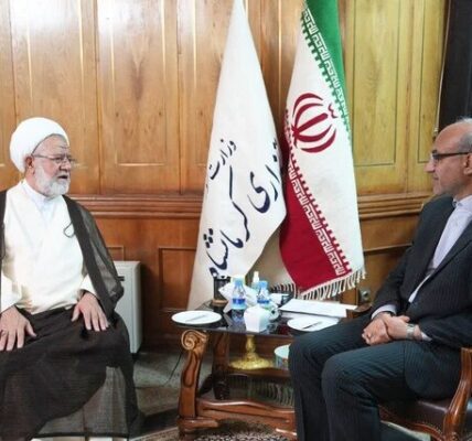 تیغ تبلیغات از تیغ جنگ برنده‌تر است