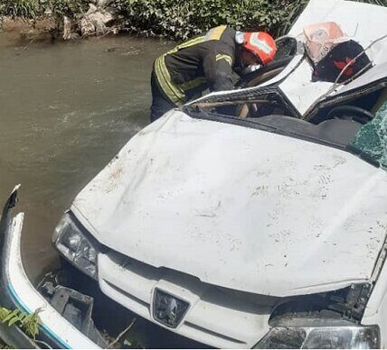 سقوط دو خودرو بدون خسارت جانی در بندرلنگه