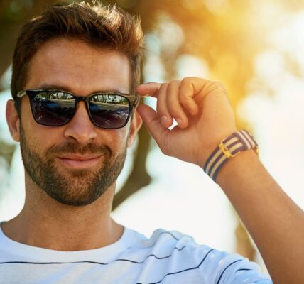 قیمت عینک آفتابی استاندارد چقدر است؟ راهنمای کامل سرمایه گذاری برای سلامت چشم تصویر 1