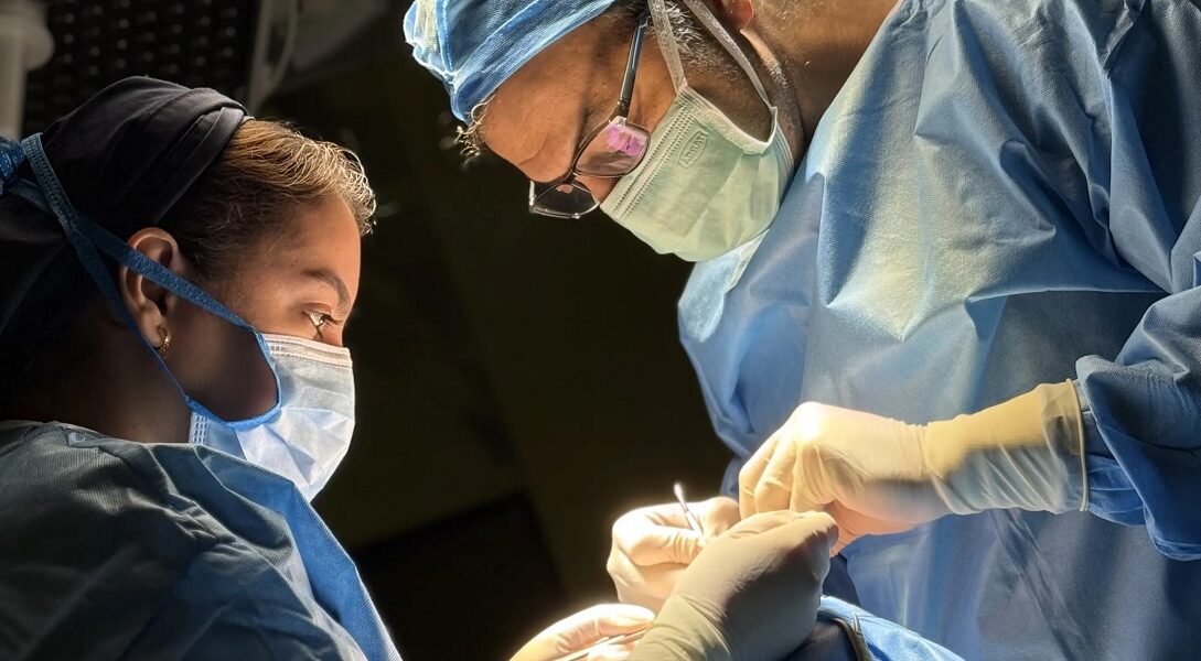 اهمیت سوابق اجرایی و تعداد عمل‌های موفق در اعتبار یک پزشک در حال بررسی