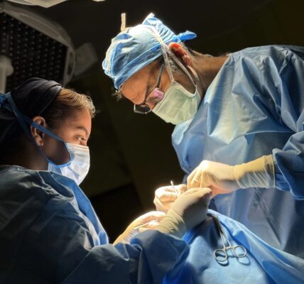 اهمیت سوابق اجرایی و تعداد عمل‌های موفق در اعتبار یک پزشک در حال بررسی