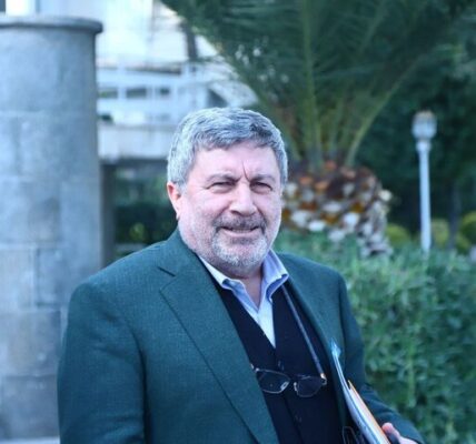 دولت با حذف رانت ارز ترجیحی یارانه را مستقیم به مردم برساند